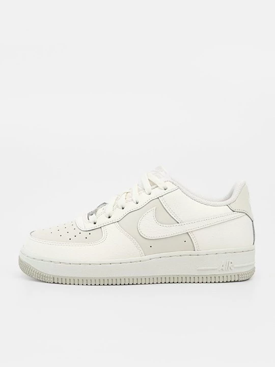 Obrázek produktu Tenisky Nike stříbrná barva