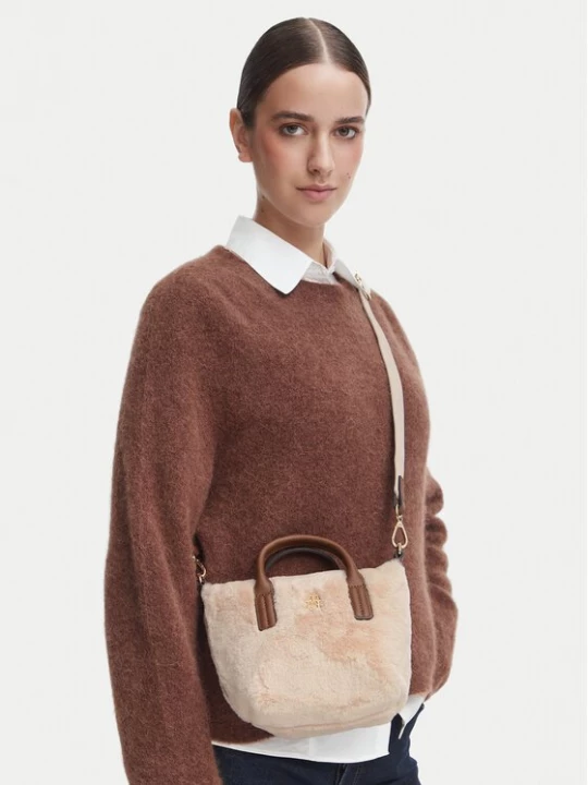 Obrázek produktu Tommy Hilfiger Kabelka Popette Micro Tote Faux Fur AW0AW19311 Světle béžová