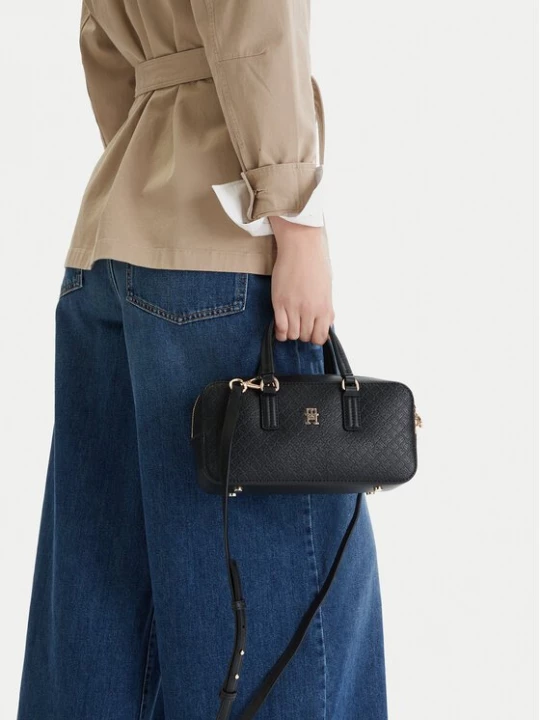 Obrázek produktu Tommy Hilfiger Kabelka Th Daily Crossover Mono AW0AW18415 Černá