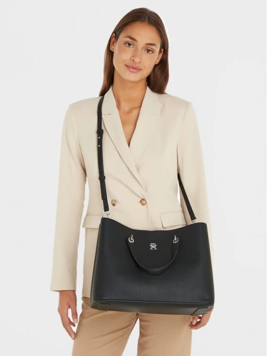 Obrázek produktu Tommy Hilfiger Kabelka Th Emblem Satchel AW0AW15177 Černá