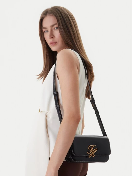 Obrázek produktu Tommy Hilfiger Kabelka Th Script Flap Crossover AW0AW18399 Černá