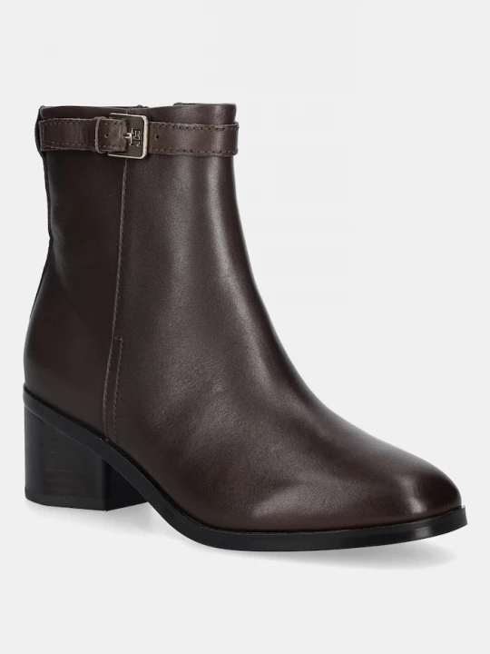 Obrázek produktu Tommy Hilfiger Kožené kotníkové boty Tommy Hilfiger TH BUCKLE RIDING MID HEEL BOOTIE hnědá