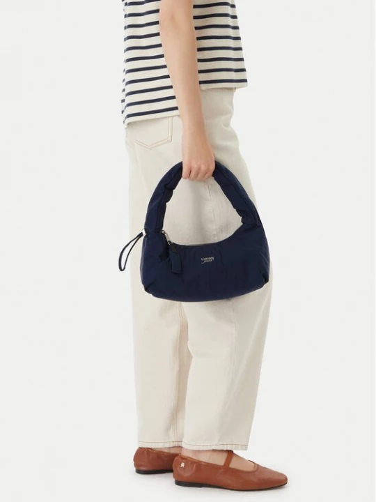 Obrázek produktu Tommy Jeans Kabelka Metal Logo Padded Strap Shoulder Bag AW0AW18583 Tmavomodrá