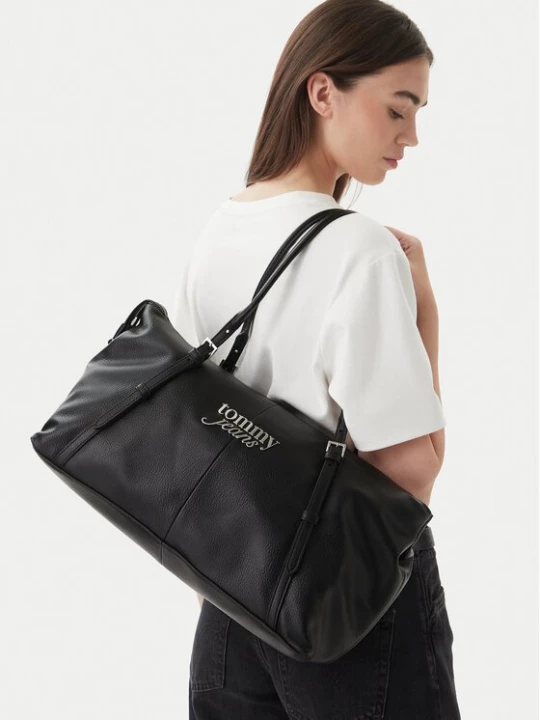 Obrázek produktu Tommy Jeans Kabelka Pebble Grain Metal Logo Tote Bag AW0AW18472 Černá