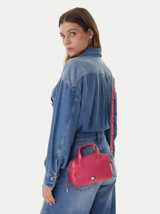 Obrázek produktu Tommy Jeans Kabelka Tjw City Trunk Crossover AW0AW18084 Červená