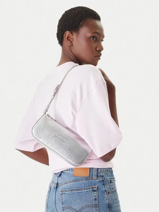 Obrázek produktu Tommy Jeans Kabelka Tjw Must Metallic Shoulder Bag AW0AW18457 Stříbrná