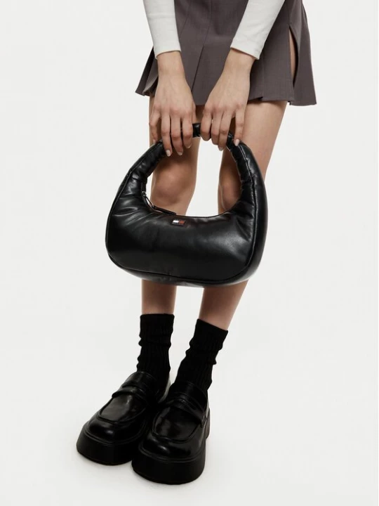 Obrázek produktu Tommy Jeans Kabelka Tjw Pillow Shoulder Bag AW0AW16977 Černá