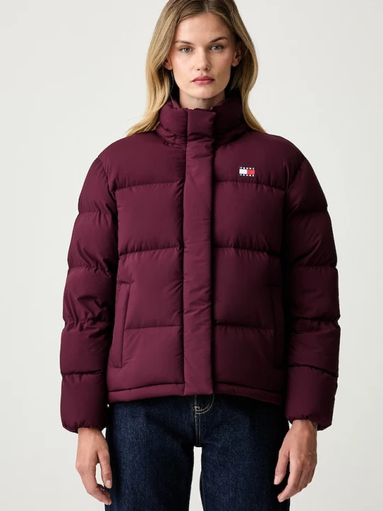 Obrázek produktu Tommy Jeans péřová bunda dámská burgundské