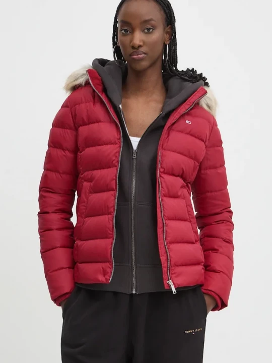 Obrázek produktu Tommy Jeans Péřová bunda Tommy Jeans červená