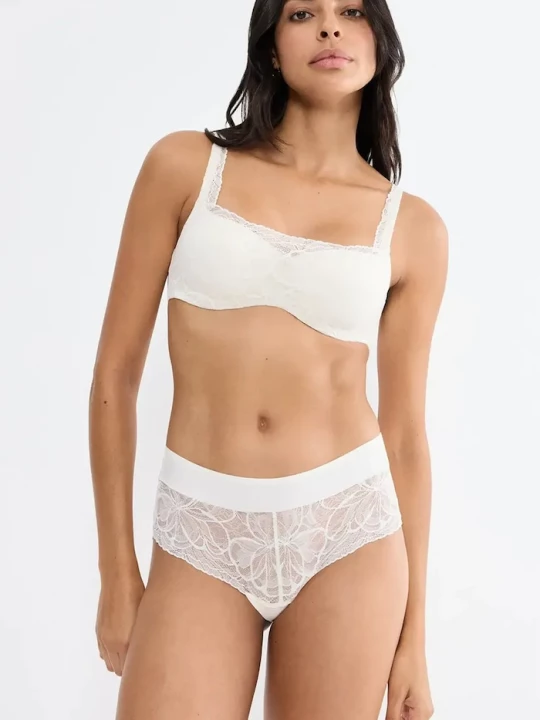 Obrázek produktu Triumph kalhotky dámské krajkové Body Make-Up Illusion Lace béžová