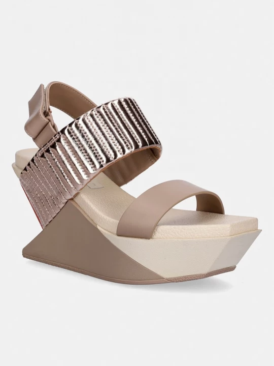 Obrázek produktu United Nude sandály na klínku kožené Delta Wedge Puffier béžová