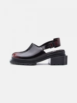 Obrázek produktu Lodičky s platformou Dr. Martens tmavě červená