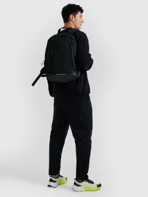 Obrázek produktu Městský batoh (20 l) se zapínací kapsou na notebook - černý 4F