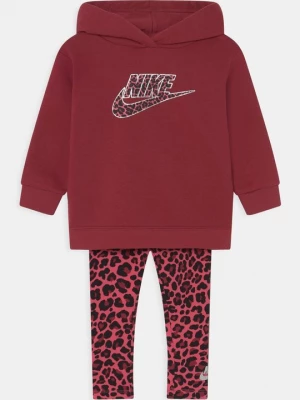 Obrázek produktu Mikina s kapucí Nike bordó