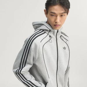 Obrázek produktu MIKINA SPACER TEAMGEIST 26 CUTLINE SE ZIPEM PO CELÉ DÉLCE Adidas Medium Grey Heather