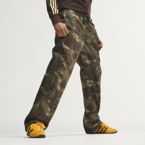 Obrázek produktu NADROZMĚRNÉ CARGO KALHOTY Adidas