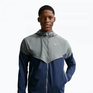 Obrázek produktu Pánská běžecká bunda Nike Impossibly Light Windrunner smoke grey / smoke grey / midnight navy Námořnická modř