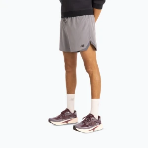 Obrázek produktu Pánské běžecké šortky New Balance Run Essentials 5" Short off-line grey / smoked violet