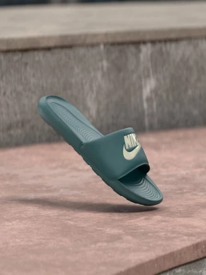 Obrázek produktu Pantofle k bazénu Nike khaki