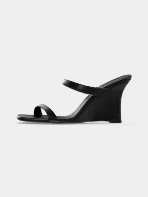 Obrázek produktu Pantofle na podpatku Stuart Weitzman černá
