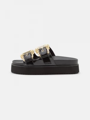 Obrázek produktu Pantofle na podpatku Versace Jeans Couture černá