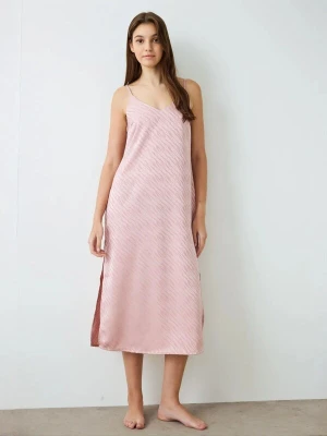 Obrázek produktu Penti Noční košilka 'PENTI Emma Nachtkleid mit Zebramuster und V-Ausschnitt aus Satin' růže