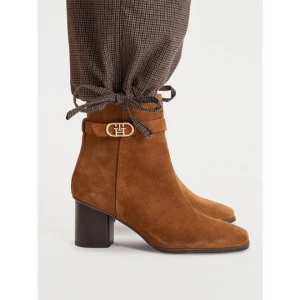 Obrázek produktu Polokozačky Tommy Hilfiger Th Strap Suede Block Heel Boot FW0FW09521 Tmavě béžová
