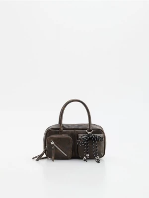 Obrázek produktu Reserved - Kabelka city bag s přívěskem - tmavě hnědá