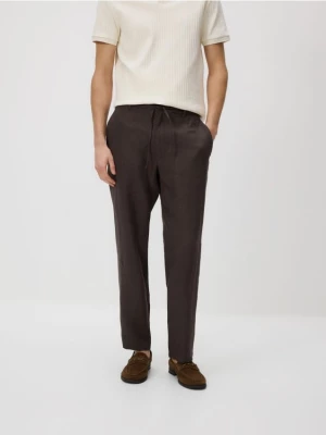 Obrázek produktu Reserved - Lněné chino kalhoty straight - tmavě hnědá