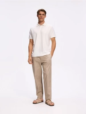 Obrázek produktu Reserved - Polo tričko comfort fit - krémová