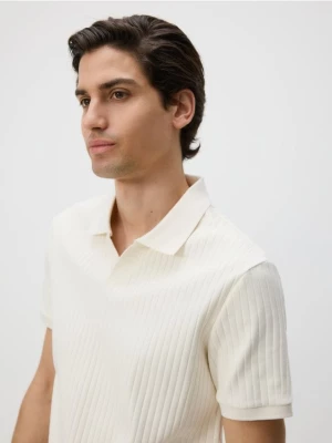 Obrázek produktu Reserved - Žebrované slim polo tričko - krémová