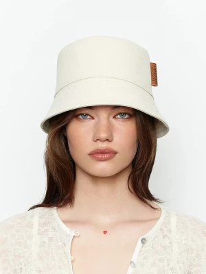 Obrázek produktu RUSLAN BAGINSKIY Bavlněný klobouk Ruslan Baginskiy Ruslan Baginskiy Logo Patch Bucket Hat béžová