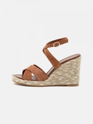 Obrázek produktu Sandály na klínu Stuart Weitzman béžová