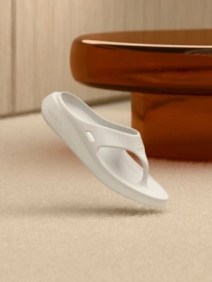Obrázek produktu Sandály s odděleným palcem Lacoste