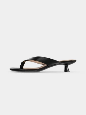 Obrázek produktu Sandály s odděleným palcem Stuart Weitzman černá