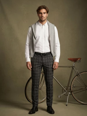 Obrázek produktu Sinsay - Slim fit chino kalhoty v kostce s podílem viskózy - šedá