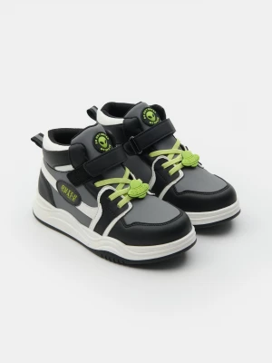 Obrázek produktu Sinsay - Sneakersy z ozdobnymi naszywkami UFO i świecącym w ciemności napisem - wielobarwny