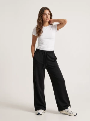 Obrázek produktu Sinsay - Soft touch kalhoty wide leg s kapsami a příměsí viskózy - černá