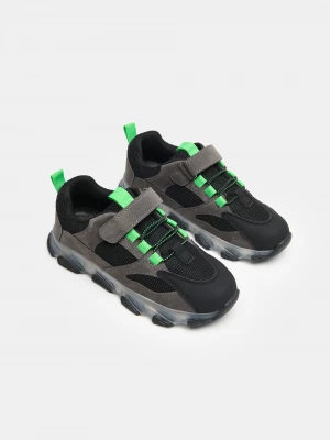 Obrázek produktu Sinsay - Sneakersy z podświetleniem LED i imitacją zamszu - szary