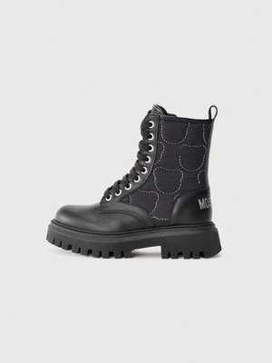 Obrázek produktu Šněrovací kotníkové boty MOSCHINO černá