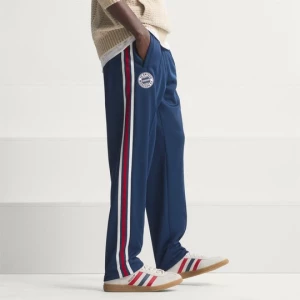 Obrázek produktu Sportovní kalhoty FC Bayern Muenchen OG Adidas Night Indigo