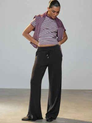 Obrázek produktu Stradivarius Kalhoty Jogger Palazzo S Jemným Povrchem Black