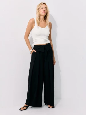 Obrázek produktu Stradivarius Kalhoty Se Širokými Nohavicemi A Ohrnutým Pasem Black