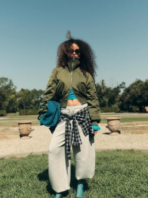 Obrázek produktu Stradivarius Korsetová Bunda Bomber Khaki