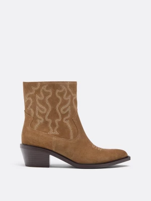 Obrázek produktu Stradivarius Kožené Kotníčkové Boty Stylu Cowboy Na Podpatku Béžová