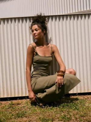 Obrázek produktu Stradivarius Midi Šaty Z Bengalínu Hranatým Výstřihem Khaki