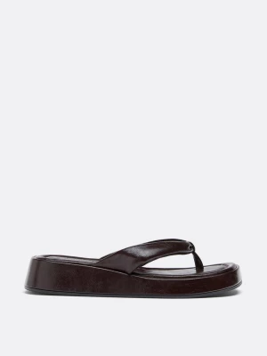 Obrázek produktu Stradivarius Ploché Tanga Sandály Hnědá