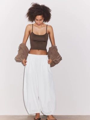 Obrázek produktu Stradivarius Polyamidový Top Na Ramínka Brown