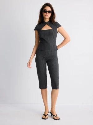 Obrázek produktu Stradivarius Pruhovaná Košile S Krátkým Rukávem A Cut Out Detailem Dark Grey