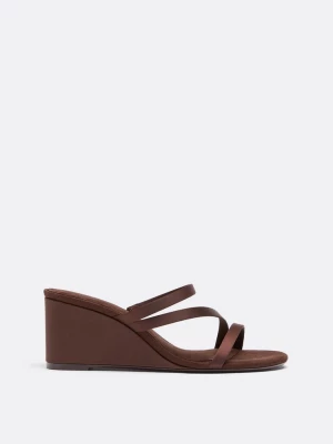 Obrázek produktu Stradivarius Sandály Na Klínku S Platformou Hnědá